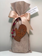 Load image into Gallery viewer, Creamy White Chicken Chili Soup Mix - Metal Mitten Ornament
