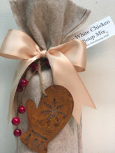 Load image into Gallery viewer, Creamy White Chicken Chili Soup Mix - Metal Mitten Ornament
